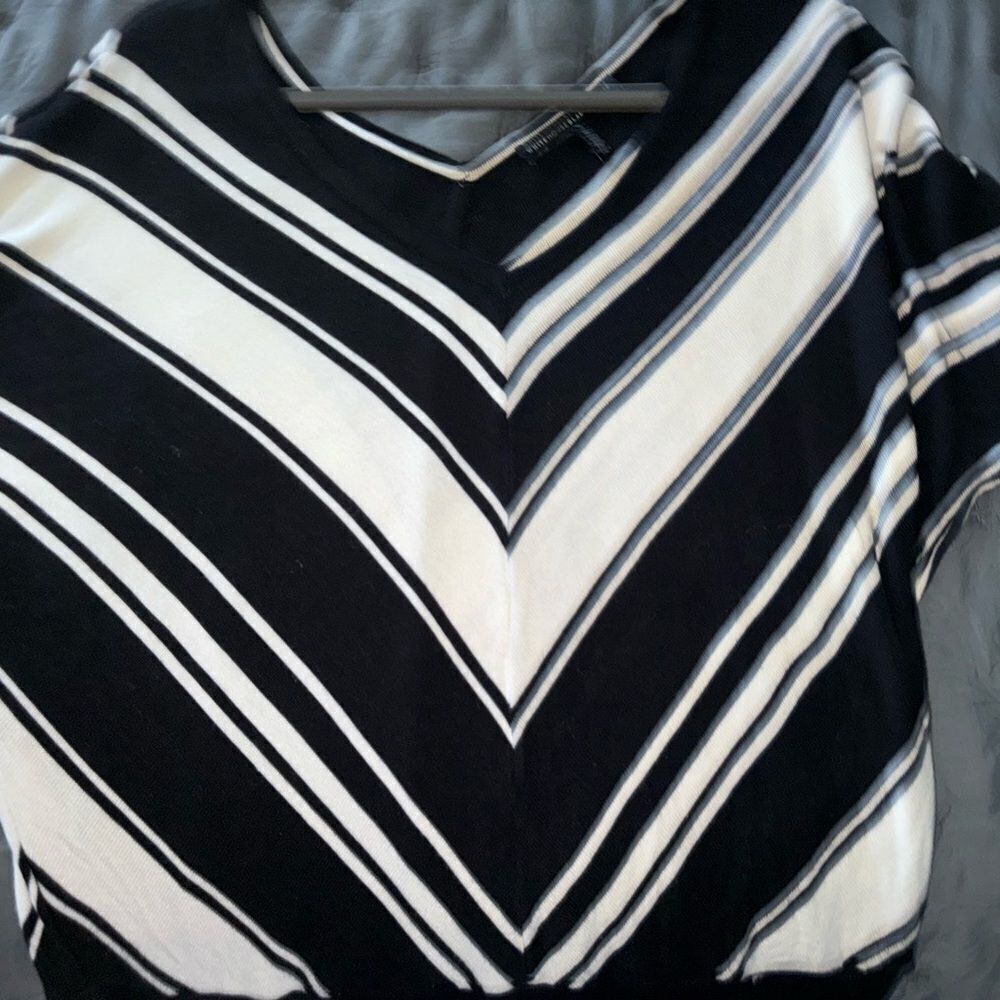 WHITE HOUSE BLACK MARKET striped v-neck half sleeve sweater, women’s medium - Picture 3 of 7